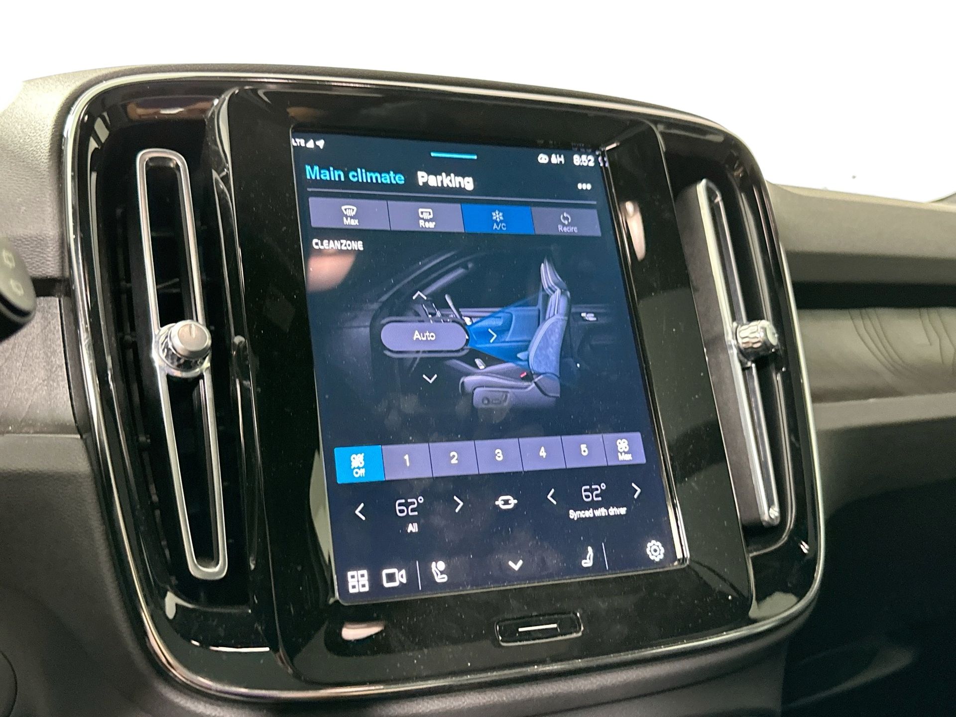 2023 Volvo XC40 Recharge Ultimate photo 14