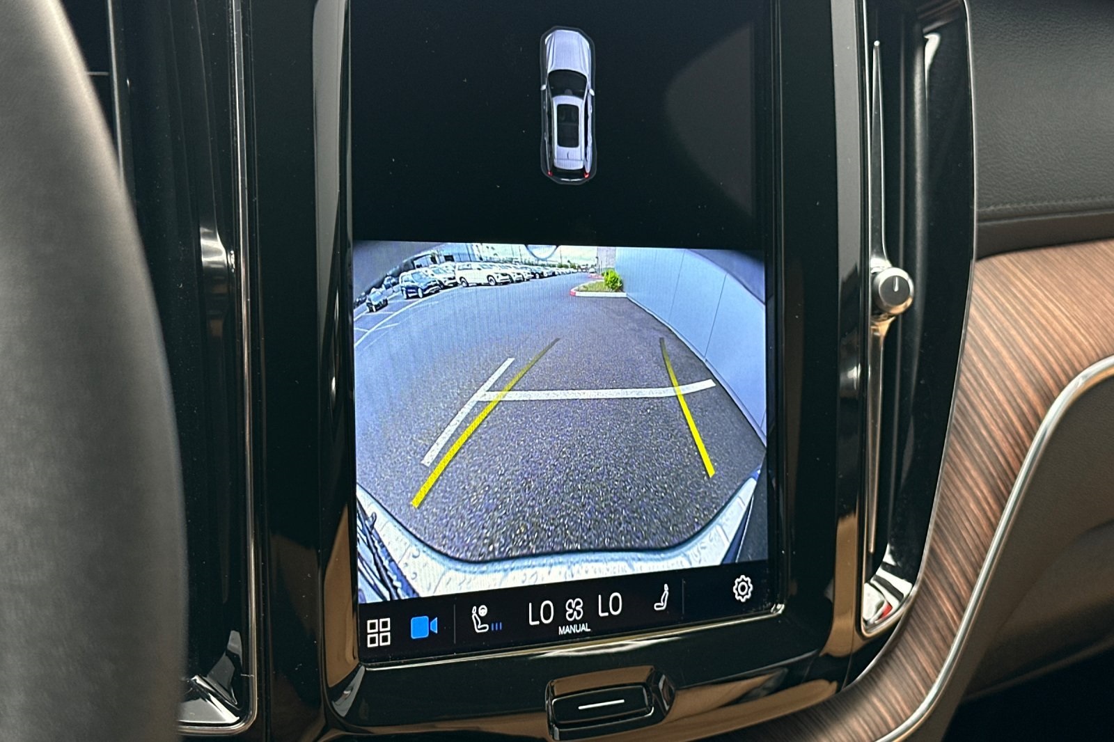 2023 Volvo XC60 B5 Ultimate photo 21