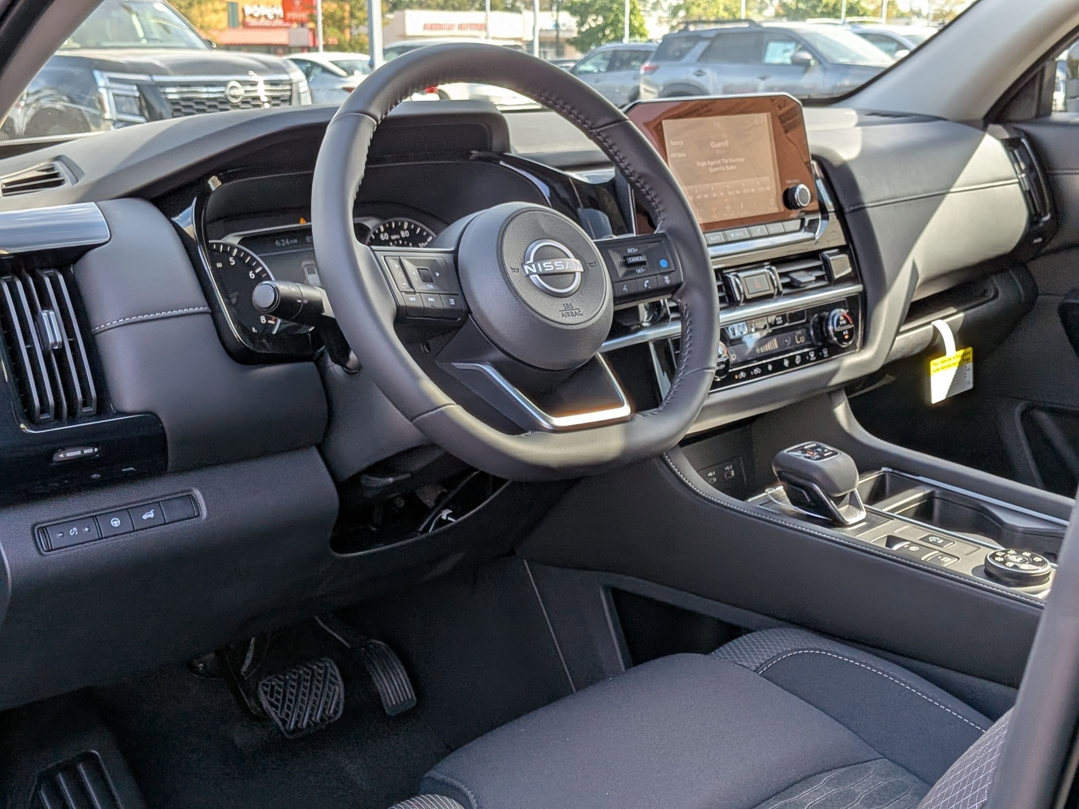 2025 Nissan Pathfinder SV photo 4