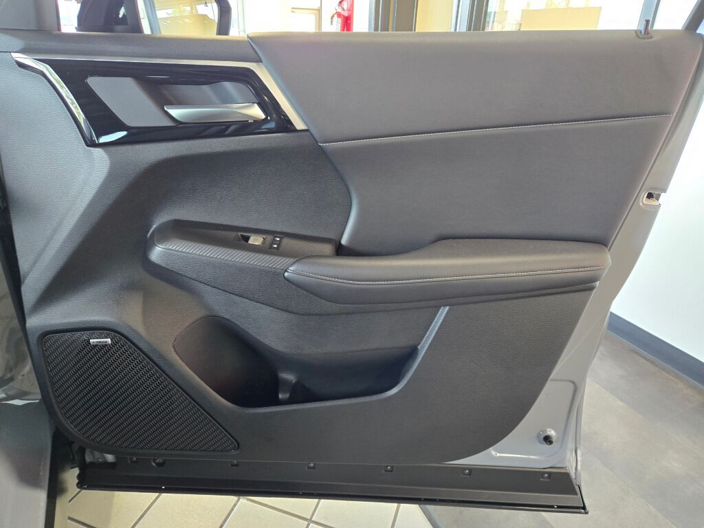 2025 Mitsubishi Outlander S-AWC photo 6