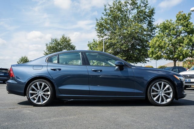 2021 Volvo S60 Momentum photo 3