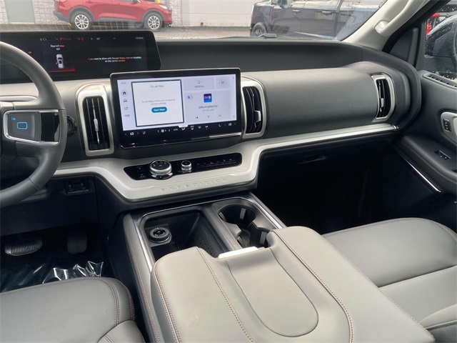 2025 Ford Expedition photo 10