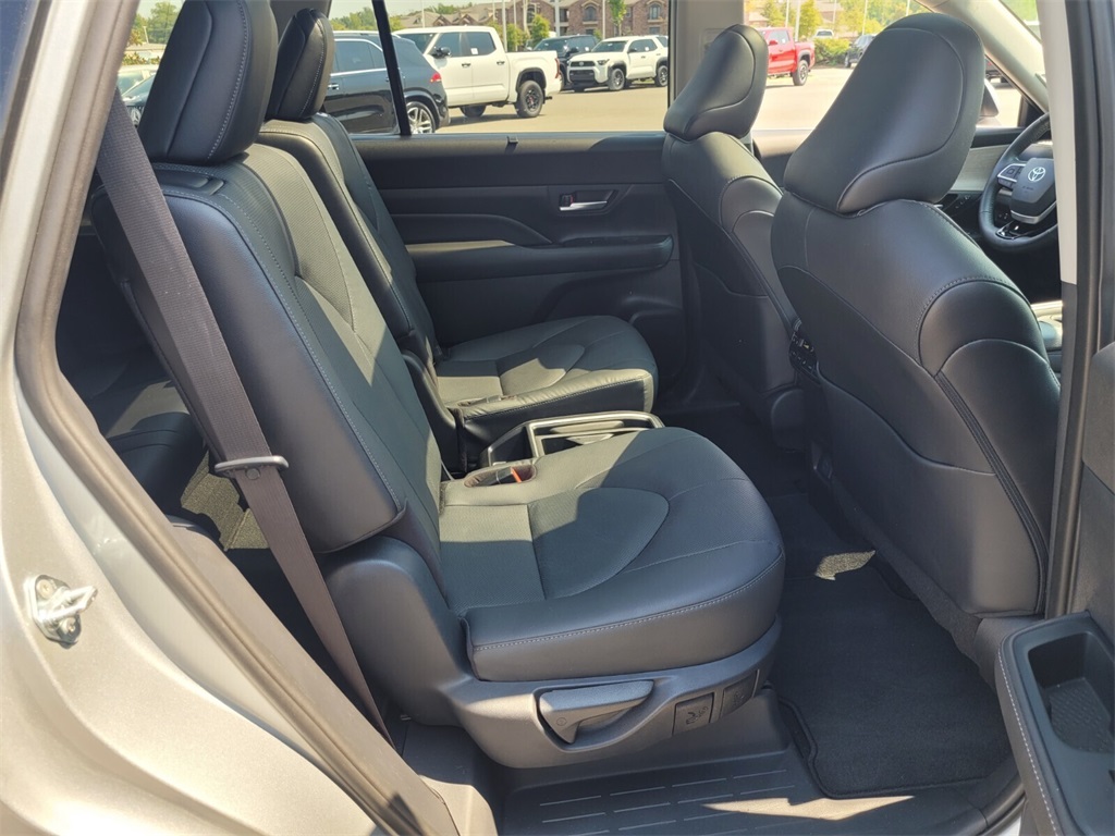 2024 Toyota Grand Highlander Platinum photo 12