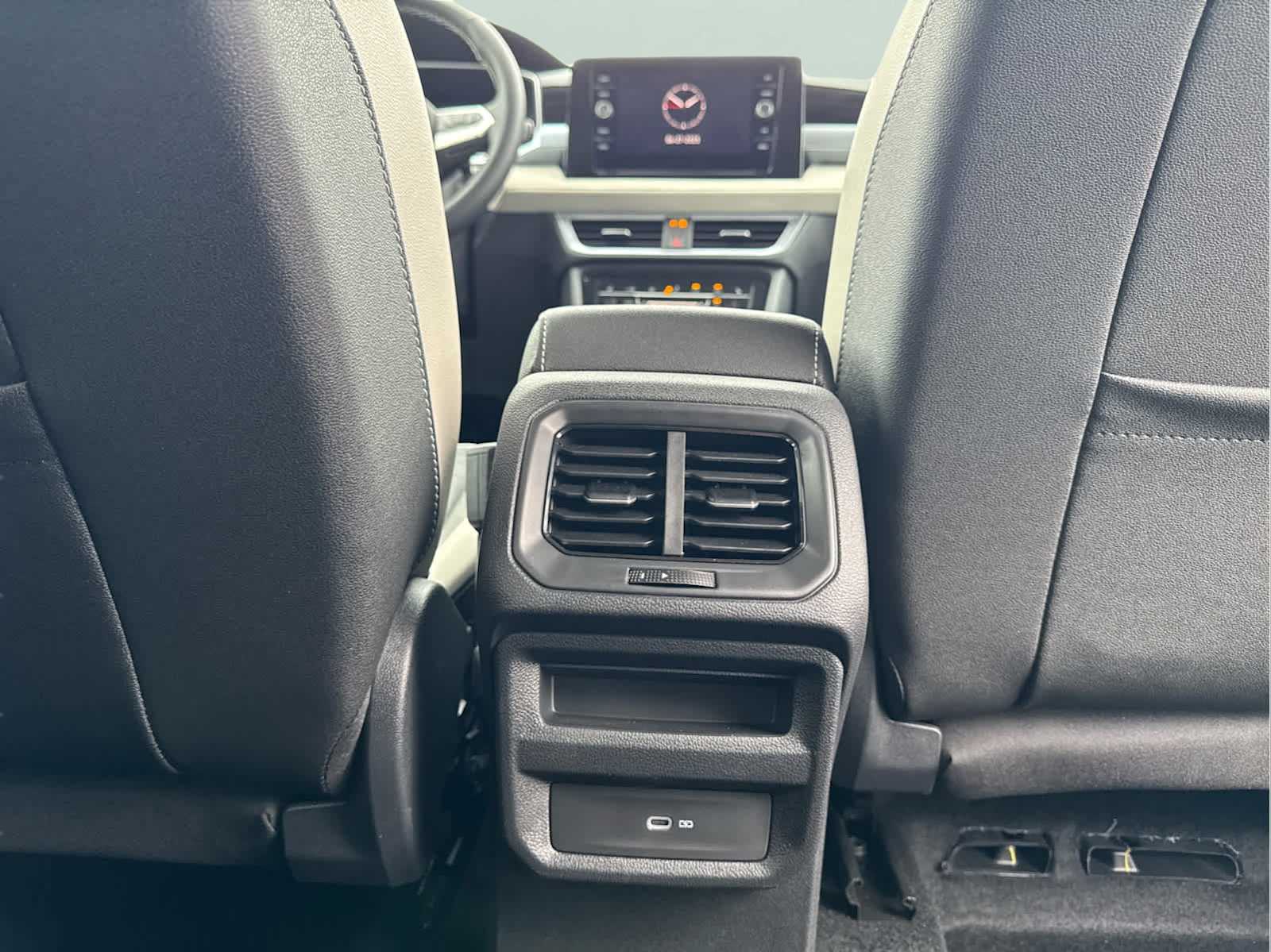 2025 Volkswagen Taos SE photo 35