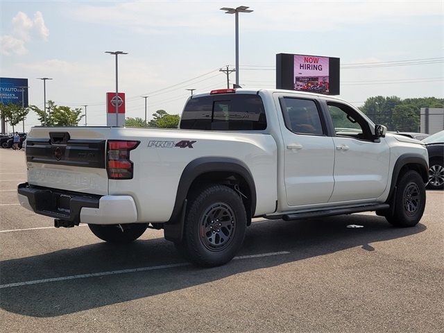 2025 Nissan Frontier PRO-4X photo 3