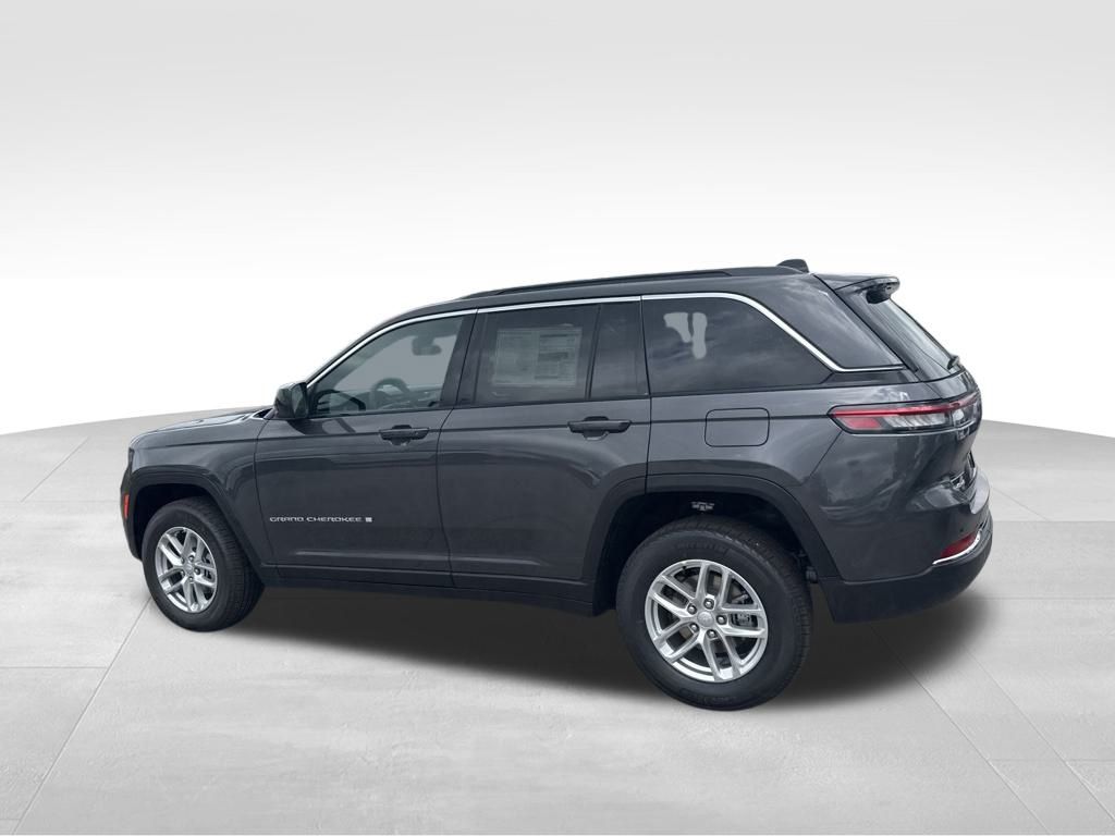 2025 Jeep Grand Cherokee Laredo X photo 2