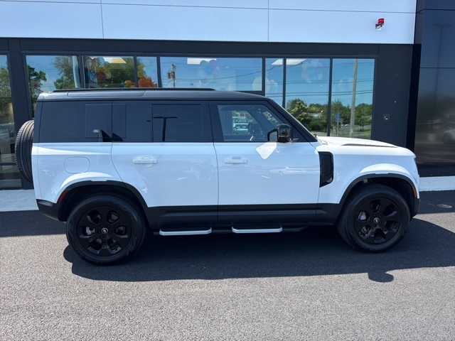 2024 Land Rover Defender 110 S photo 2