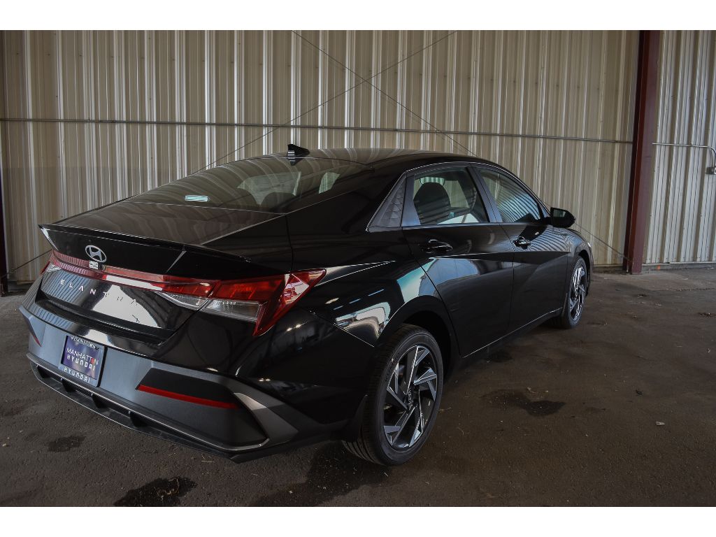 2025 Hyundai Elantra SEL Sport photo 6