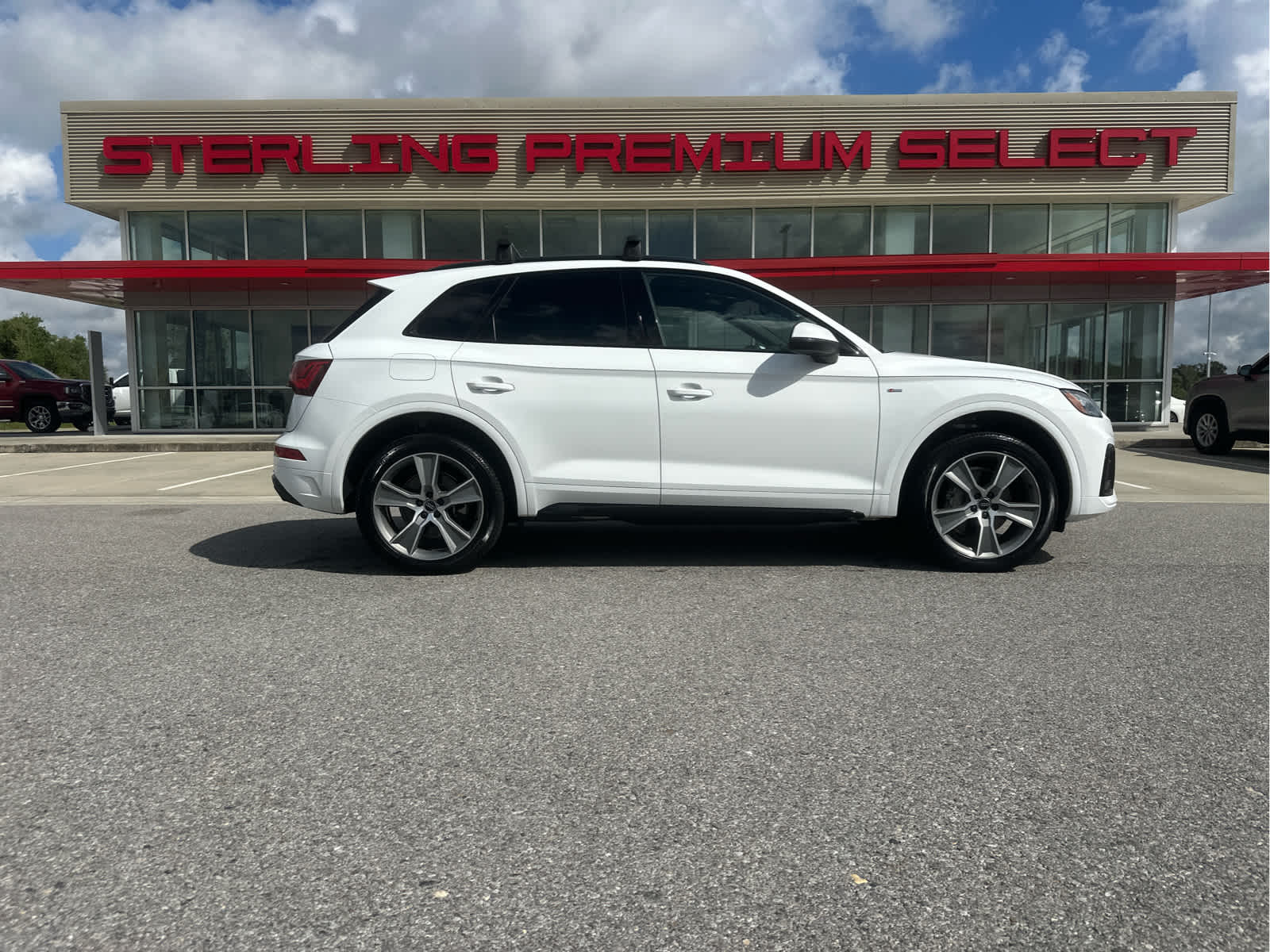 2025 Audi Q5 Premium's photo