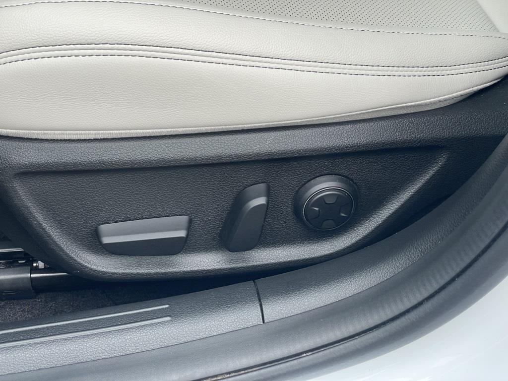 2024 Genesis G70 2.5T Sport Prestige photo 12