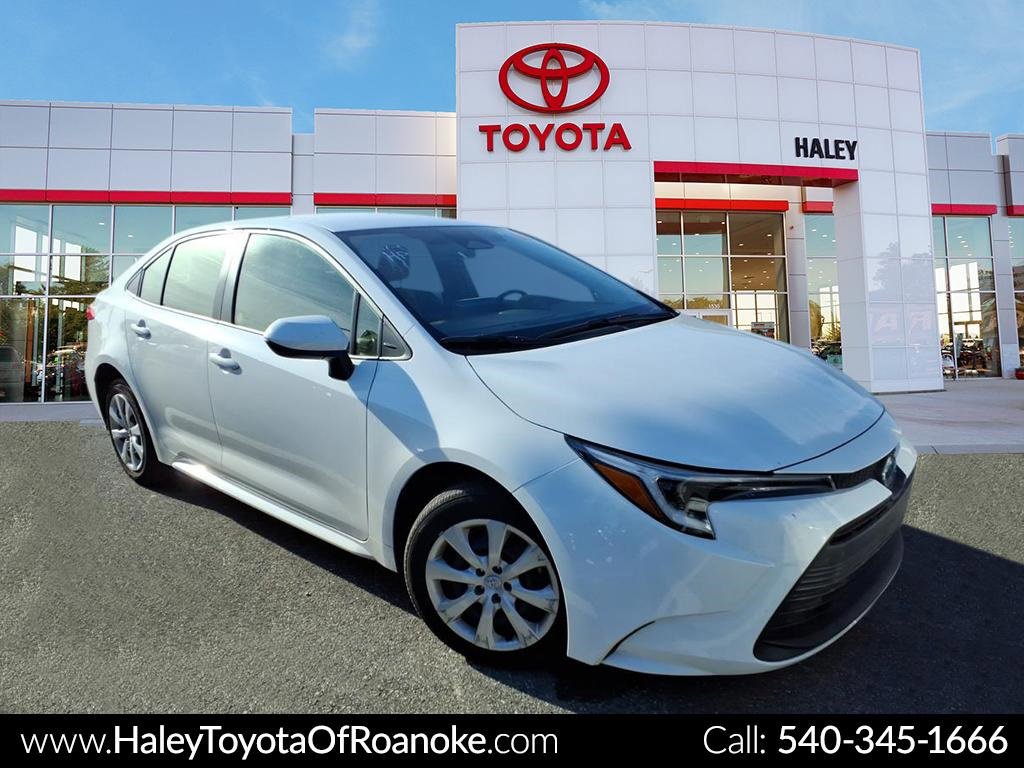 2025 Toyota Corolla LE's photo