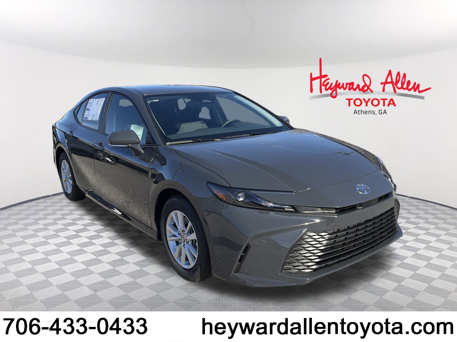 2026 Toyota Camry LE's photo
