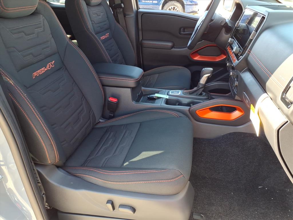 2026 Nissan Frontier PRO-4X photo 4