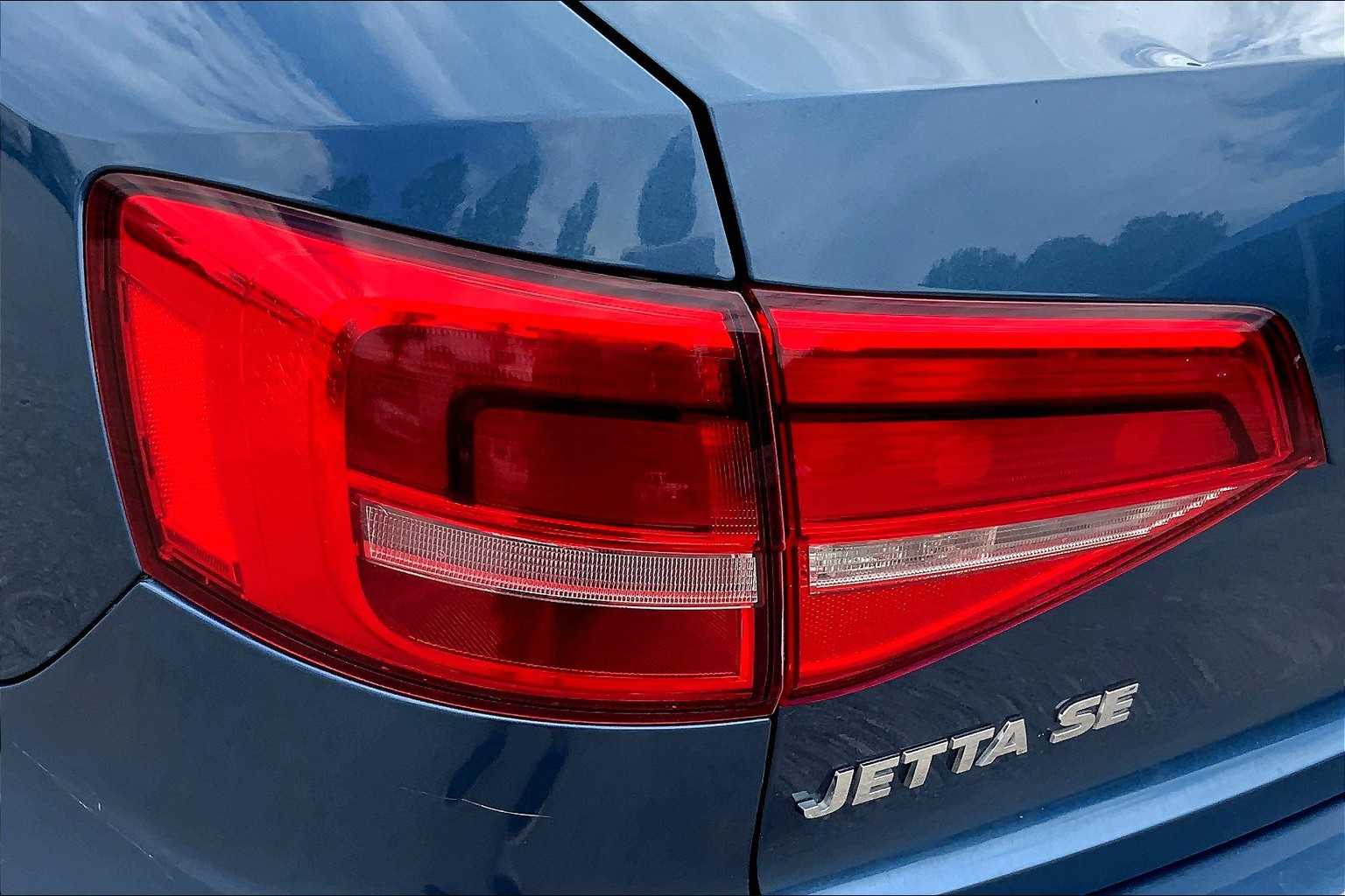 2015 Volkswagen Jetta 1.8T SE photo 25