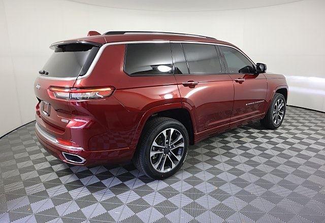 2022 Jeep Grand Cherokee Overland photo 3
