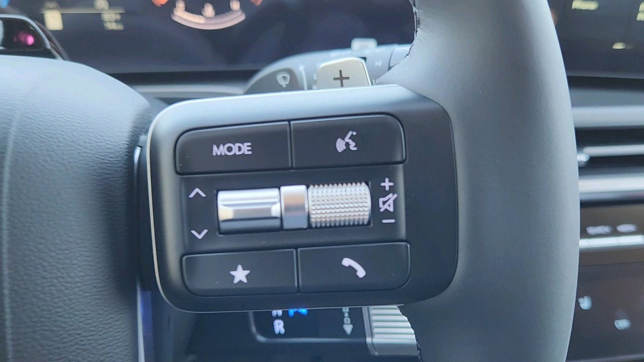 2025 Hyundai Santa Fe SEL photo 18