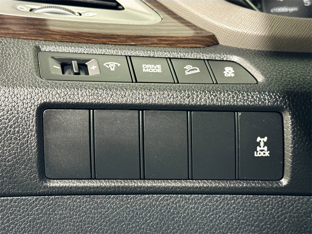 2017 Hyundai Santa Fe SE photo 35
