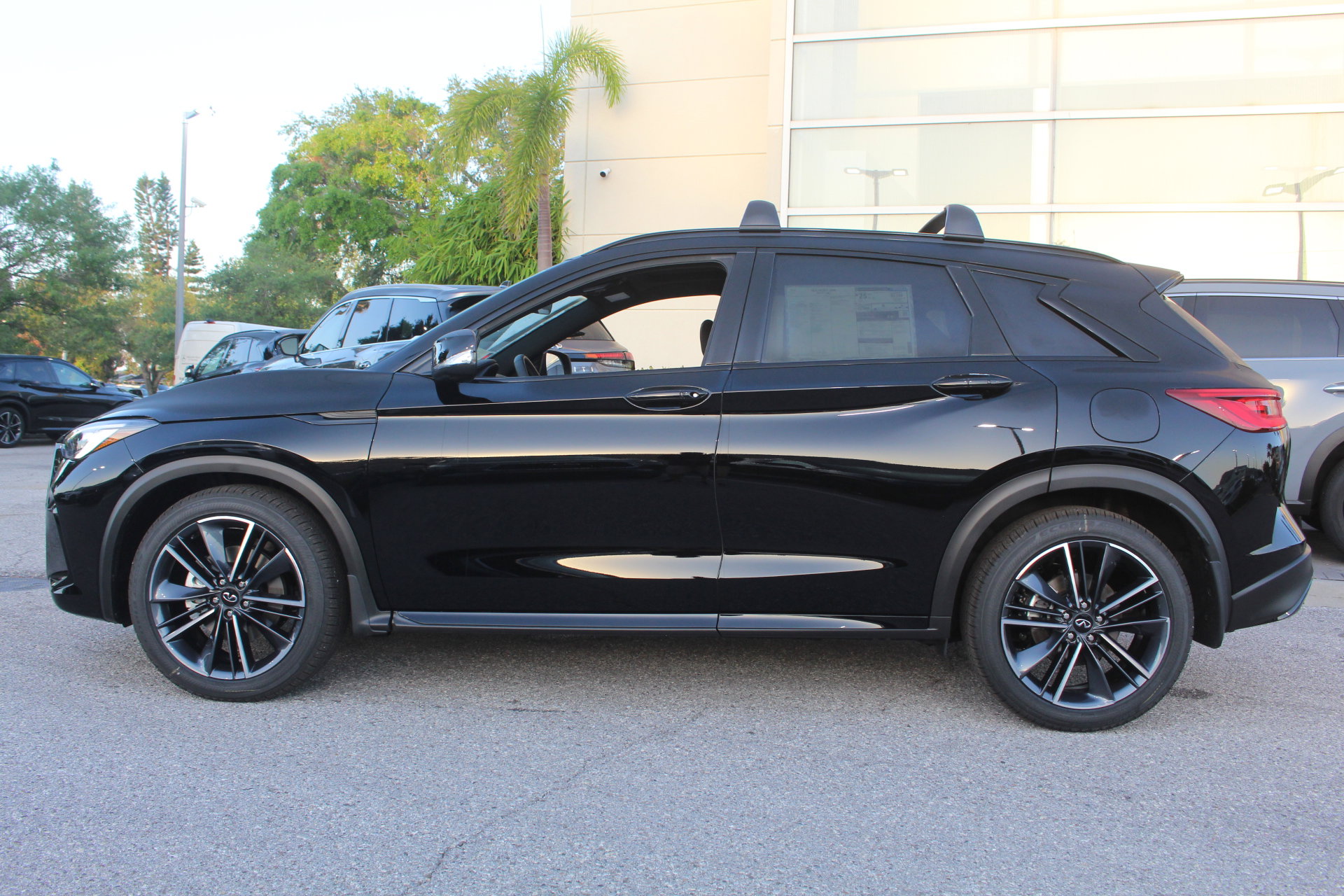 2025 Infiniti QX50 SPORT photo 2