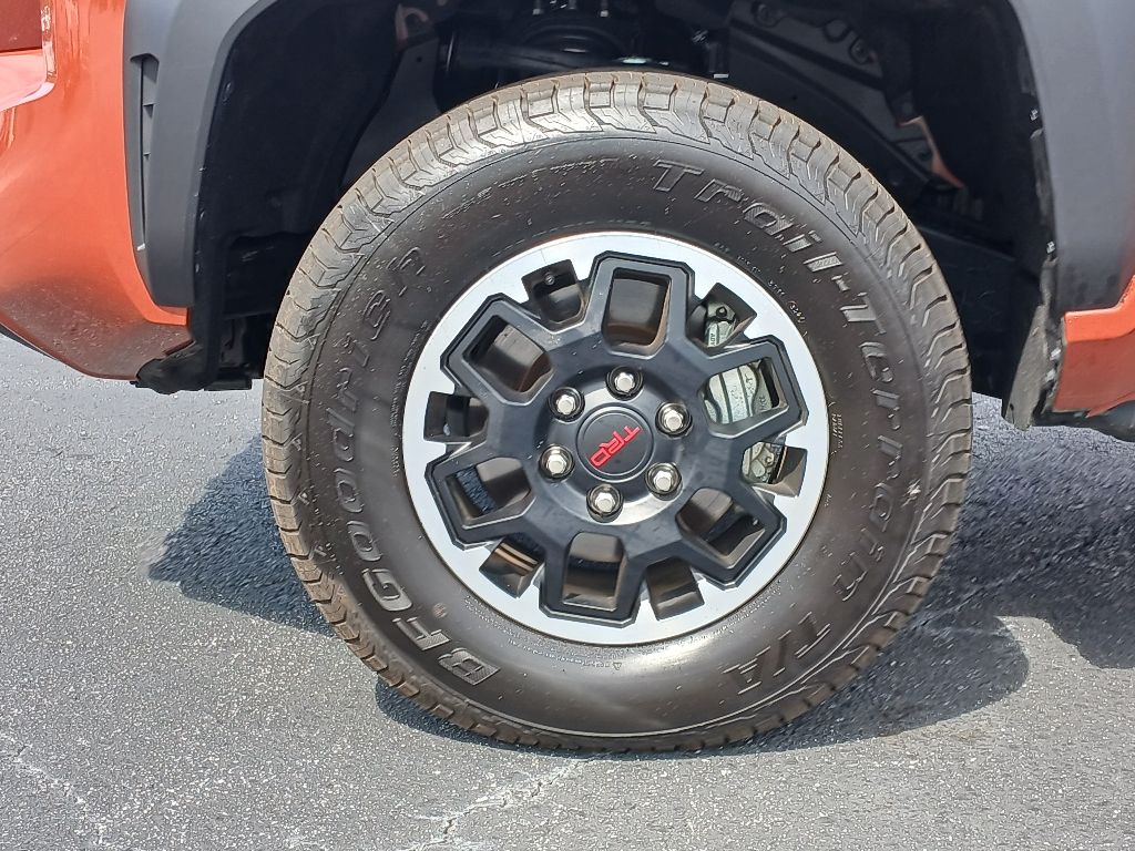 2025 Toyota Tacoma SR5 photo 9