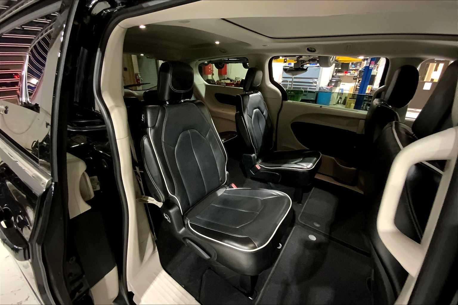 2023 Chrysler Pacifica Limited photo 18