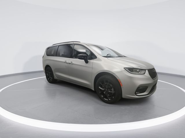 2026 Chrysler Pacifica Limited photo 2