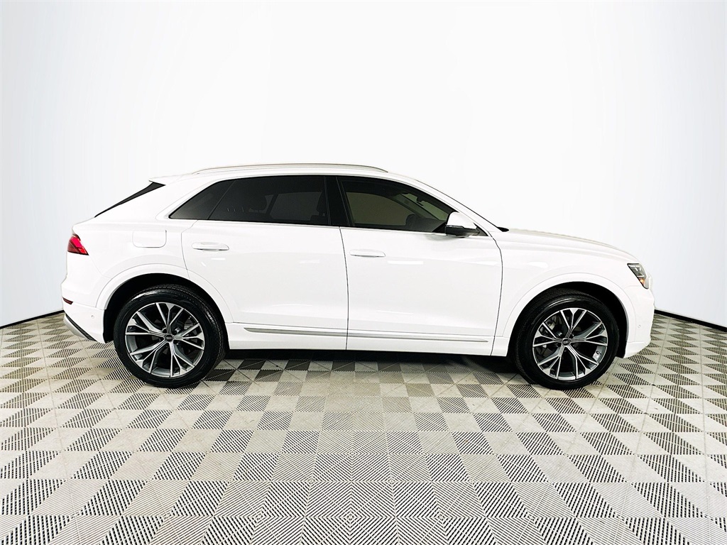 2025 Audi Q8 55 Premium Plus photo 8