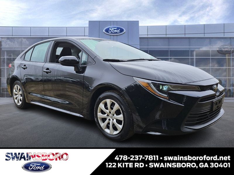 2024 Toyota Corolla LE's photo