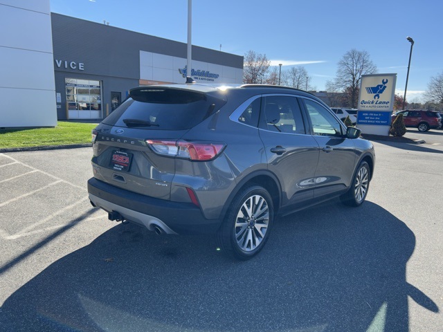 2022 Ford Escape Titanium photo 3