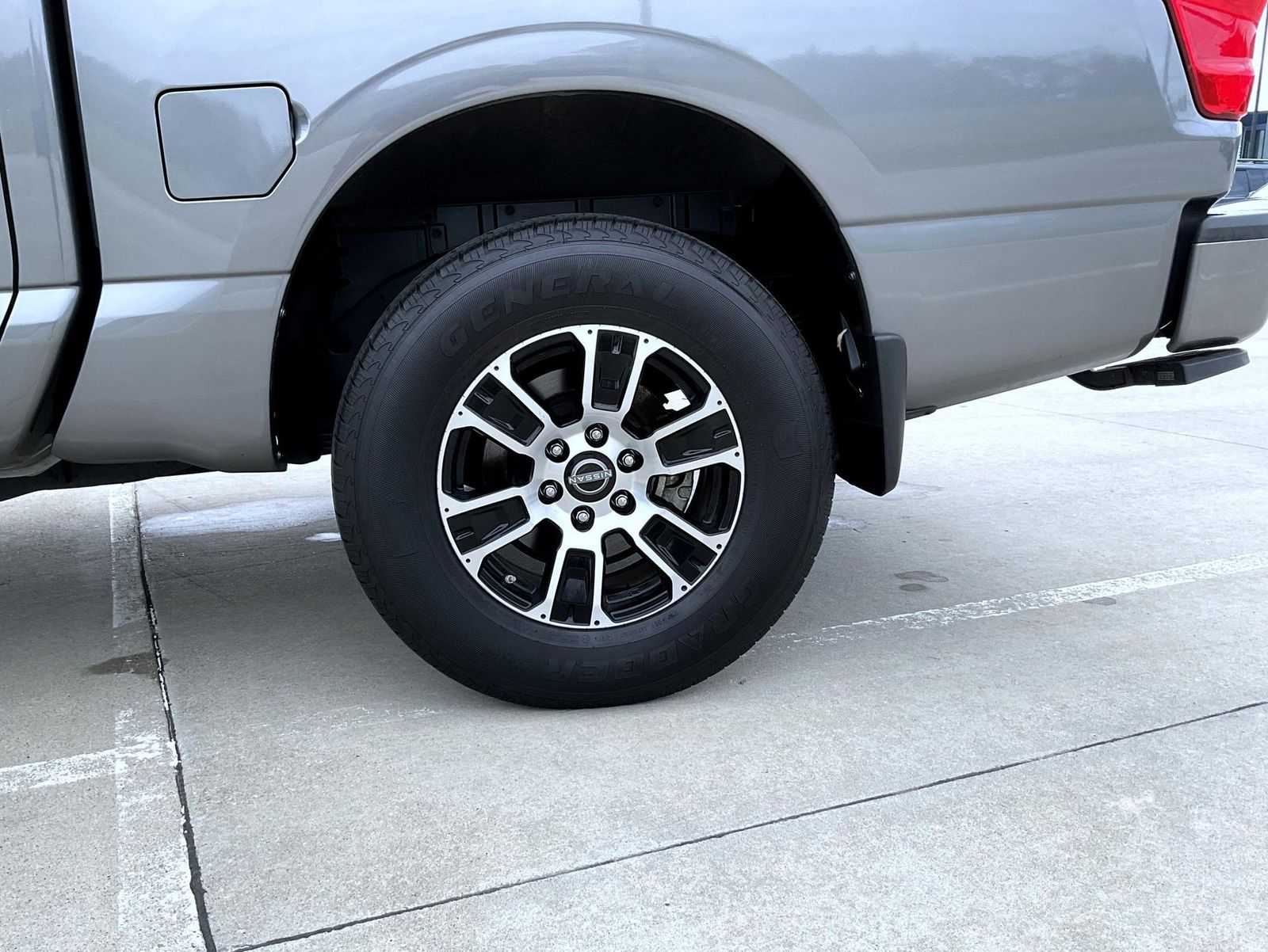 2024 Nissan Titan SV photo 23