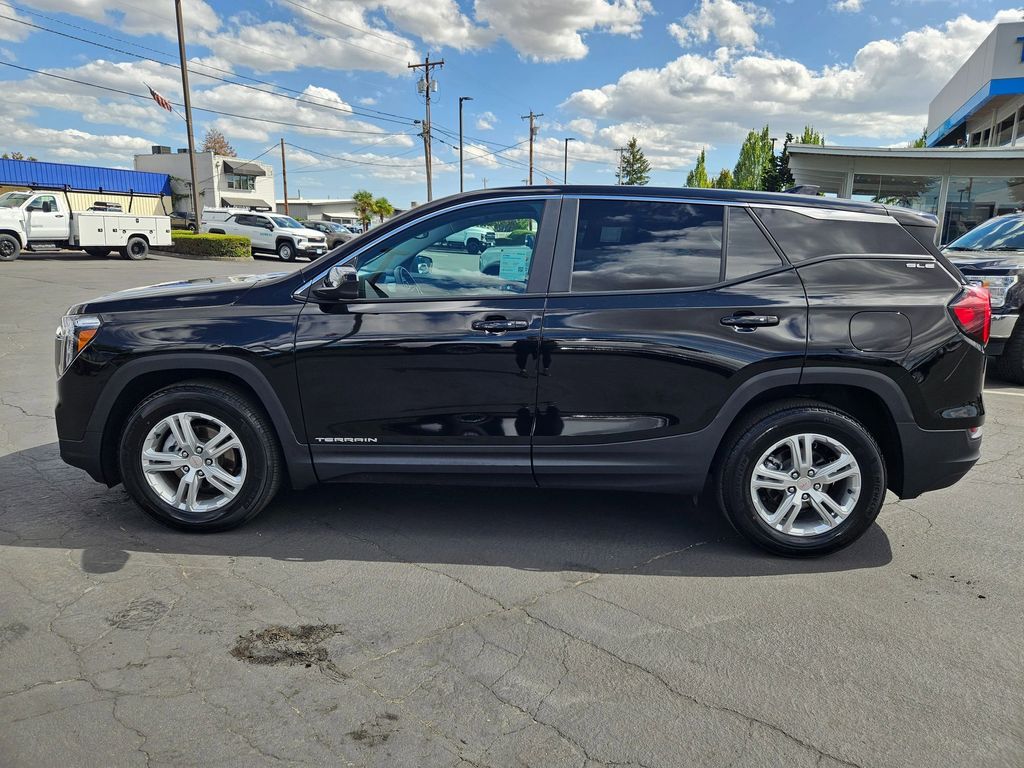 2024 Gmc Terrain SLE photo 3
