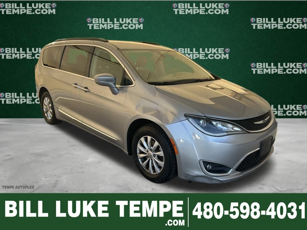 2017 Chrysler Pacifica Touring-L's photo