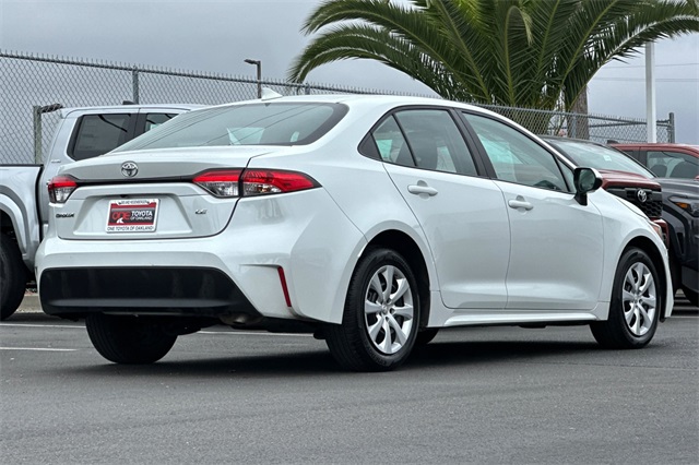 2024 Toyota Corolla LE photo 2