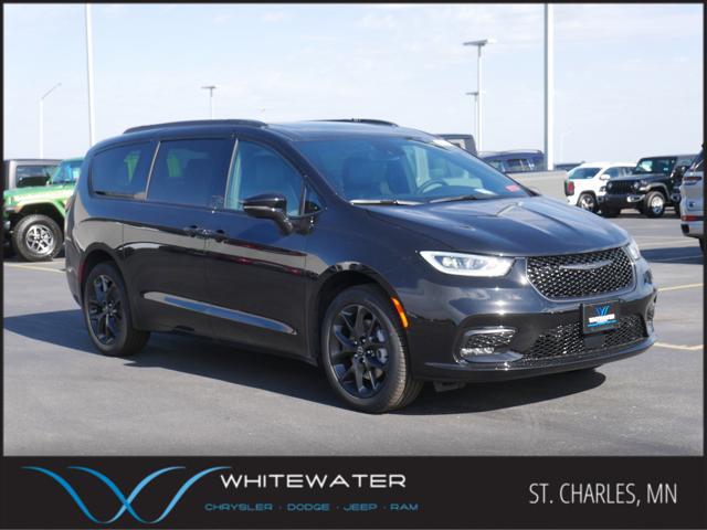 2026 Chrysler Pacifica Limited's photo