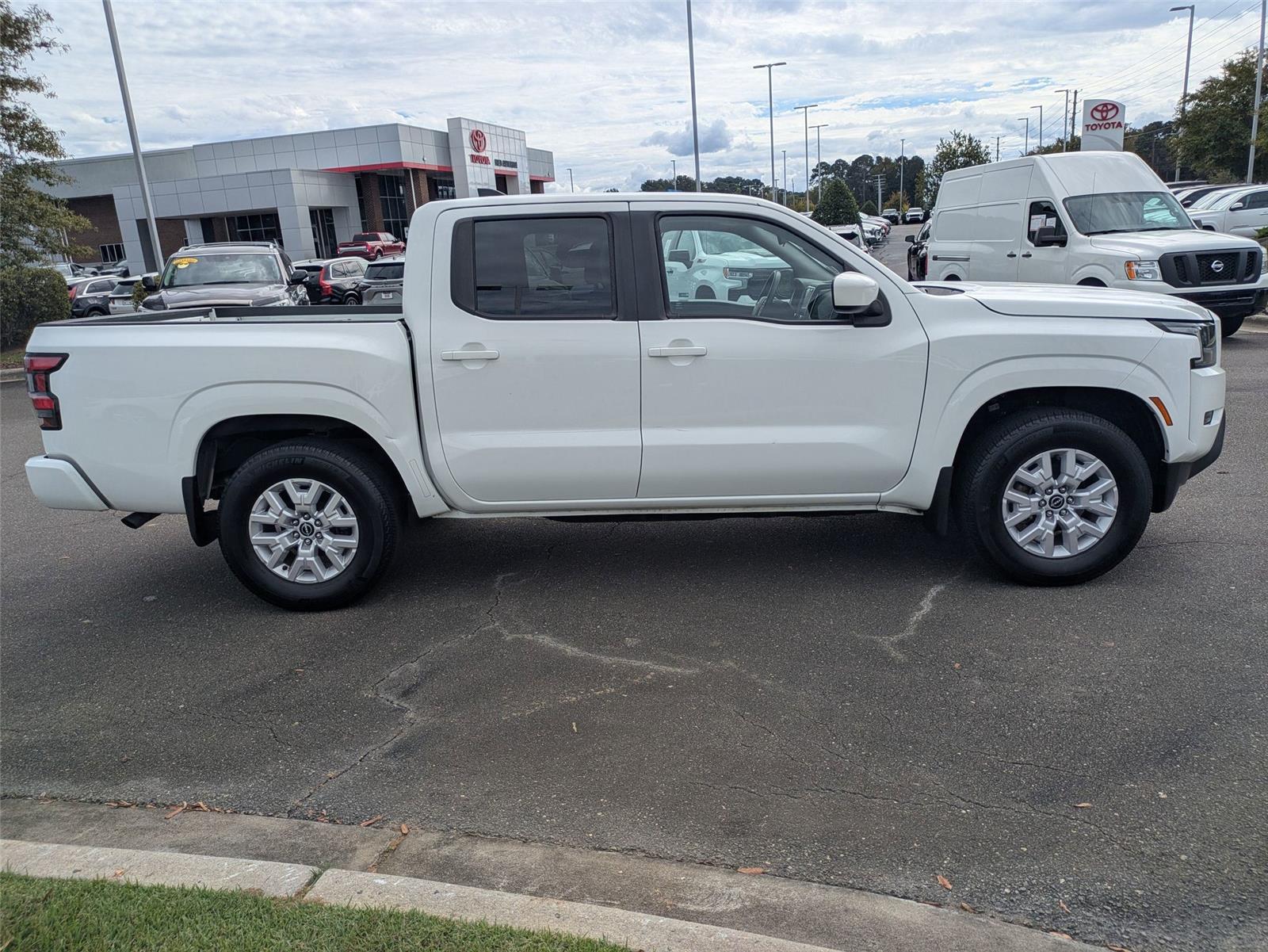 2022 Nissan Frontier SV photo 4