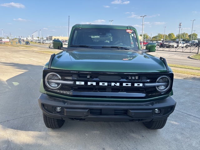 2025 Ford Bronco Outer Banks photo 2