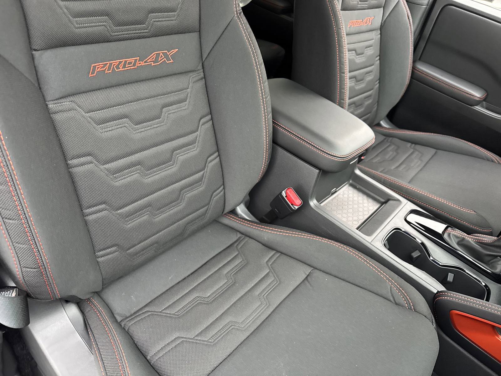 2025 Nissan Frontier PRO-4X photo 17