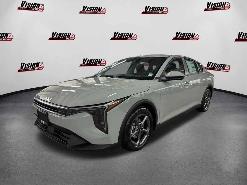 2025 Kia K4 LXS's photo