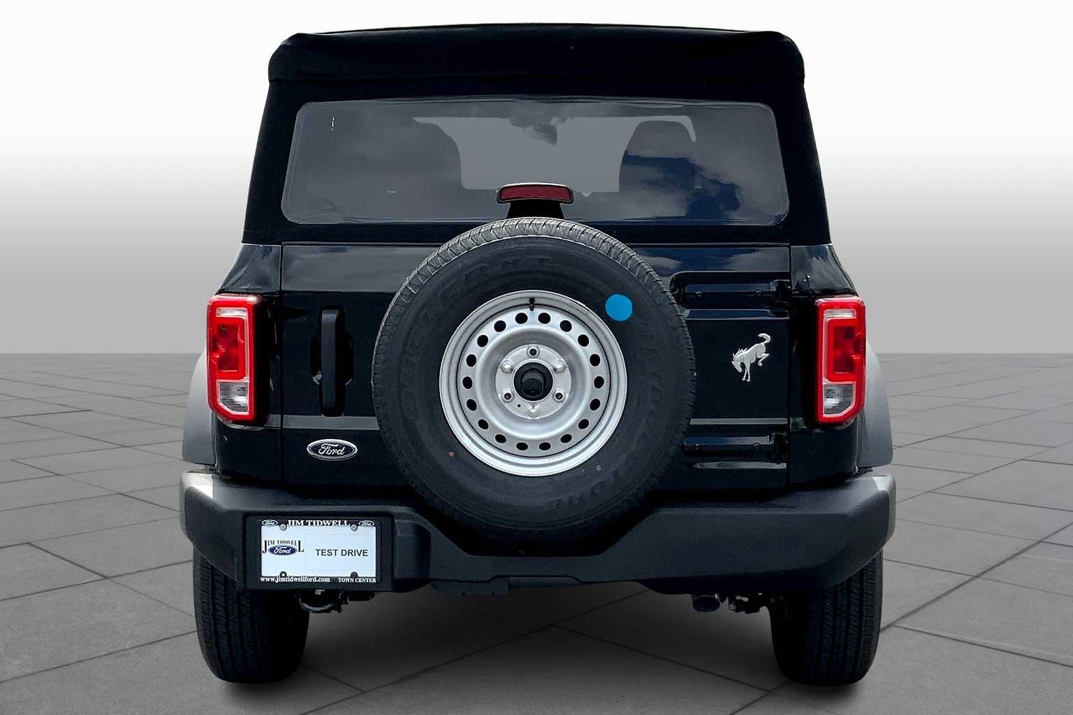 2025 Ford Bronco Base photo 4