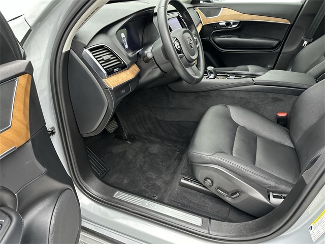 2025 Volvo XC90 AWD Plus photo 3