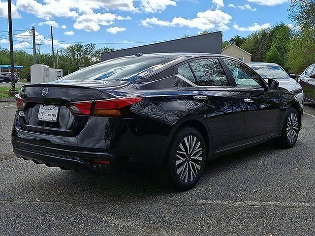 2025 Nissan Altima SV photo 3