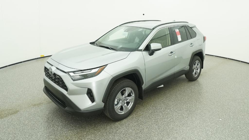 2025 Toyota RAV4 XLE's photo