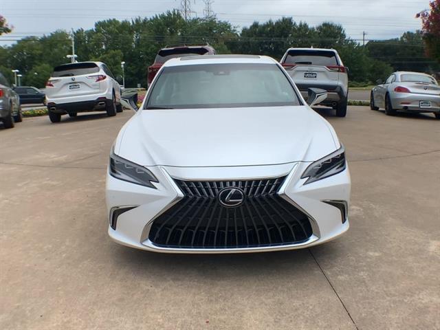 2025 Lexus ES 300h Ultra Luxury photo 3