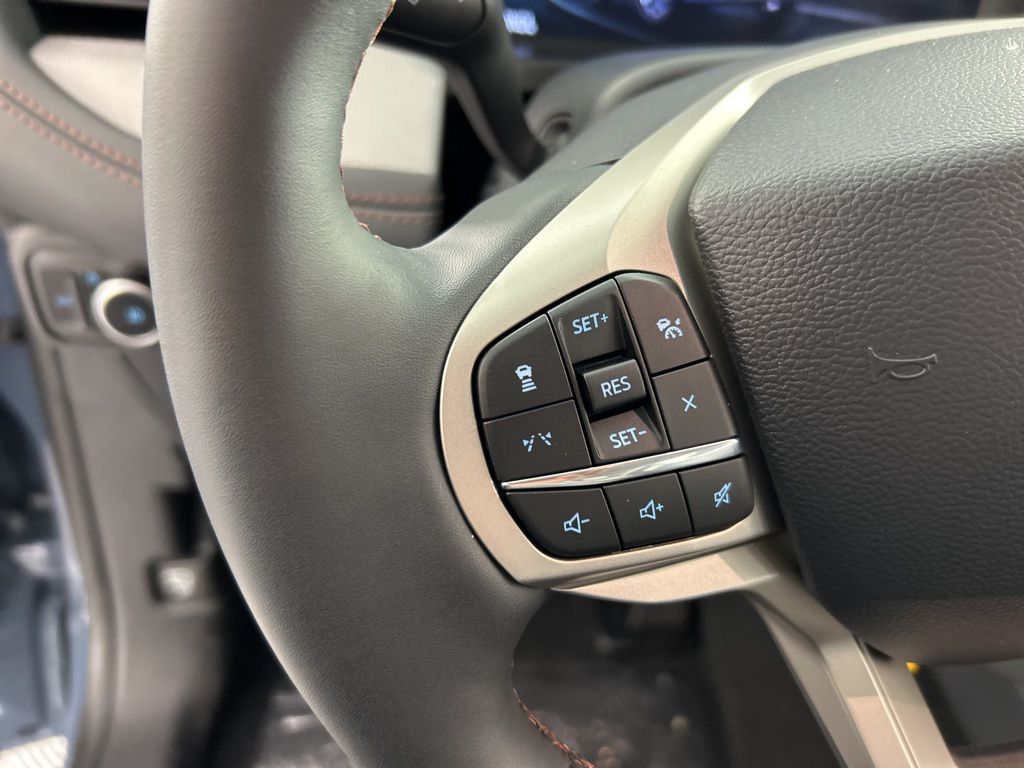 2025 Ford Explorer photo 12