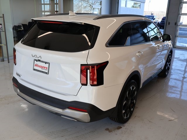 2025 Kia Sorento SX photo 4