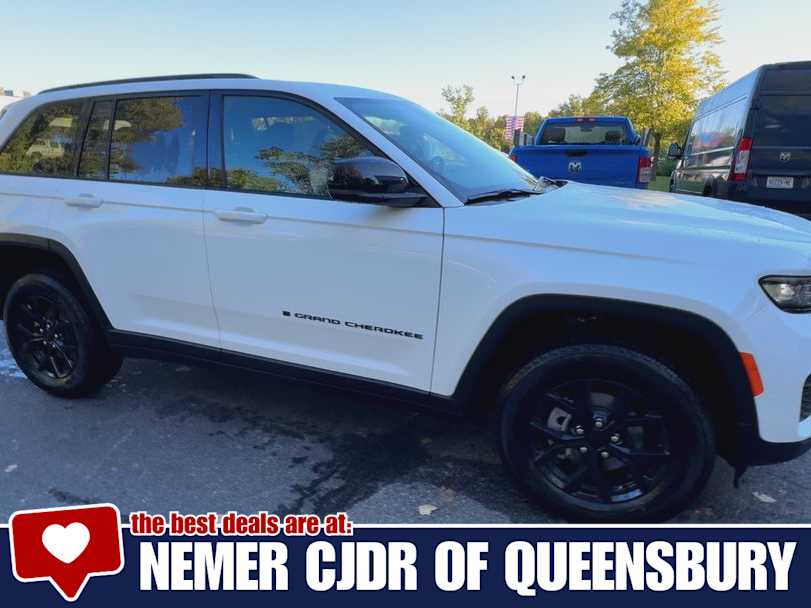 2025 Jeep Grand Cherokee Altitude photo 2