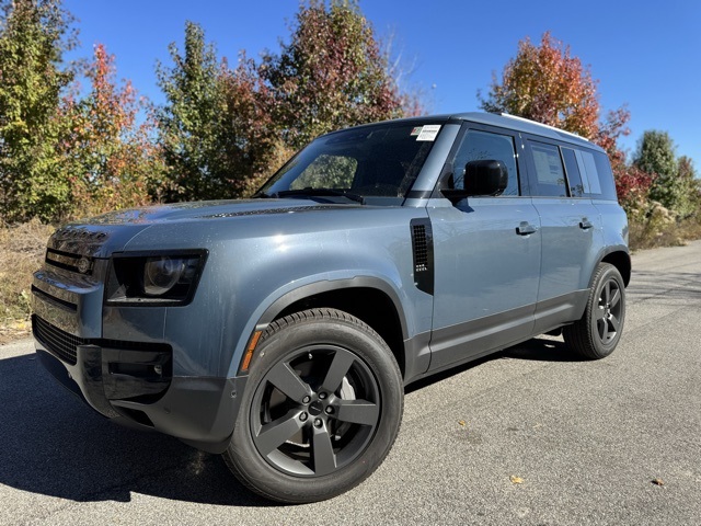 2026 Land Rover Defender S's photo