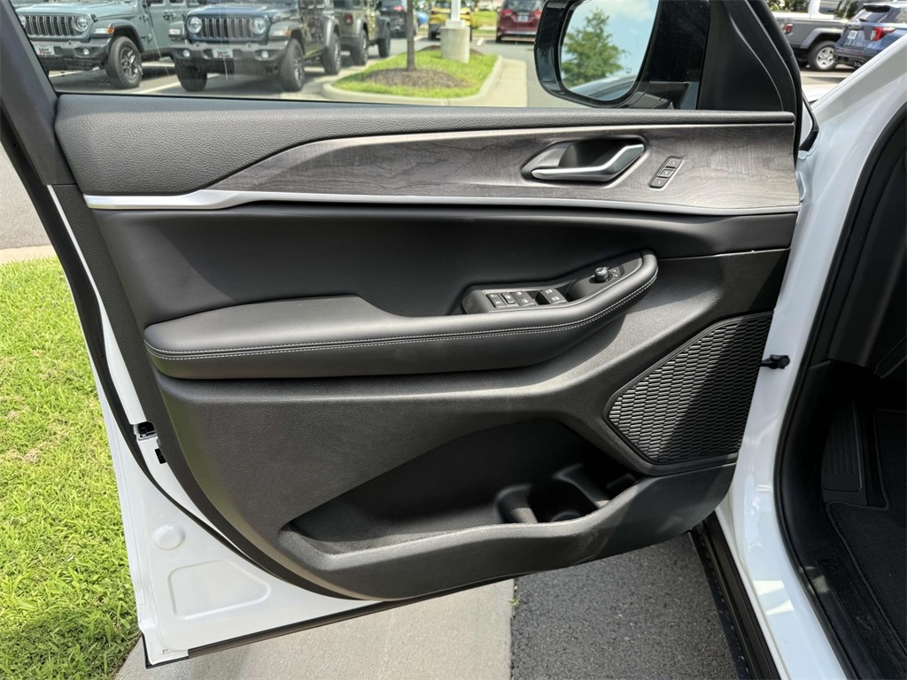 2025 Jeep Grand Cherokee Limited photo 21