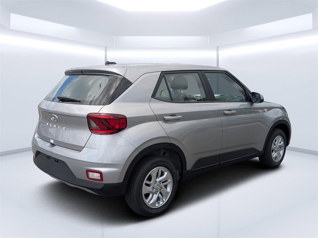2025 Hyundai Venue SE photo 3