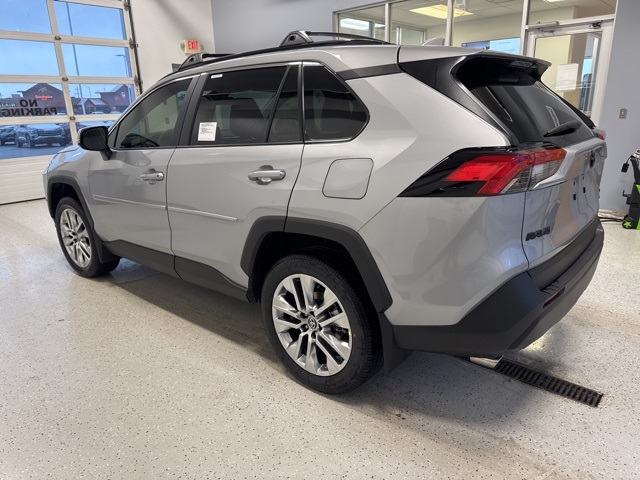 2025 Toyota RAV4 XLE Premium photo 4