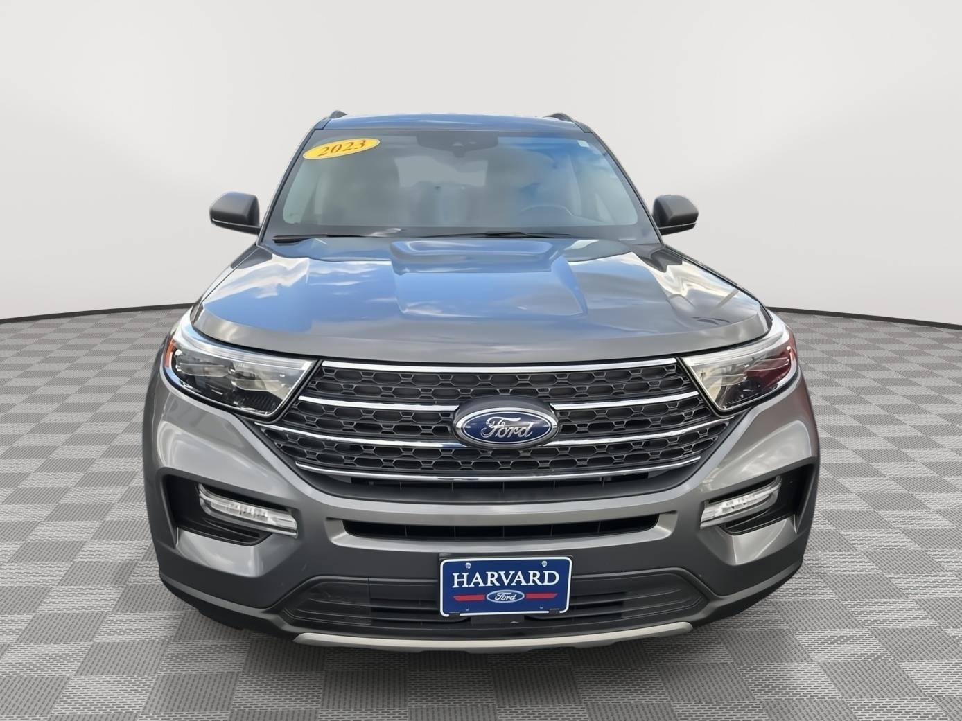 2023 Ford Explorer XLT photo 2